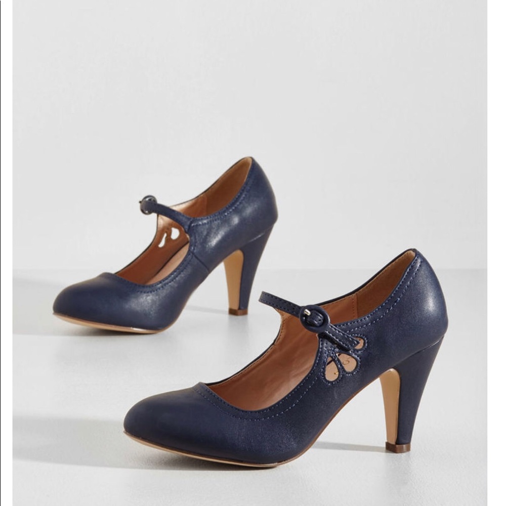 Navy heels